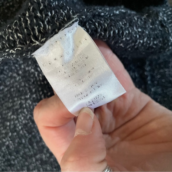 Aritzia Community Cardigan Short Sleeved Charcoal Grey size S/M​ - Picture 3 of 4